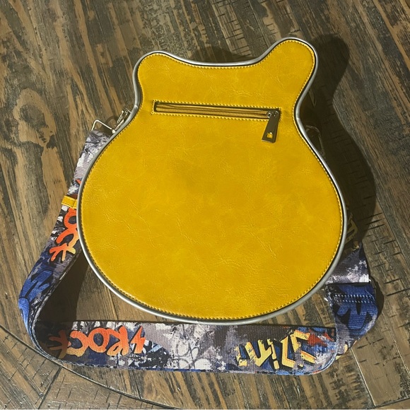 NWT Rockin’ Guitar  Shaped Crossbody Bag 🎸🎸 - Picture 3 of 12